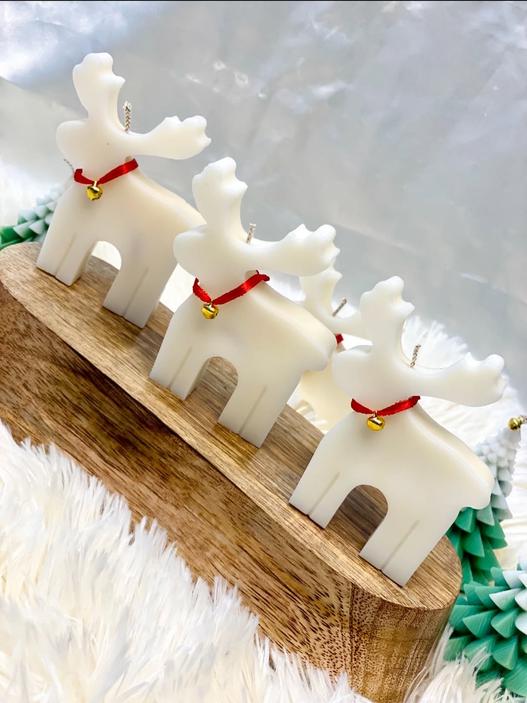 A festive candle designed to elevate your Christmas d�cor with warmth and charm.