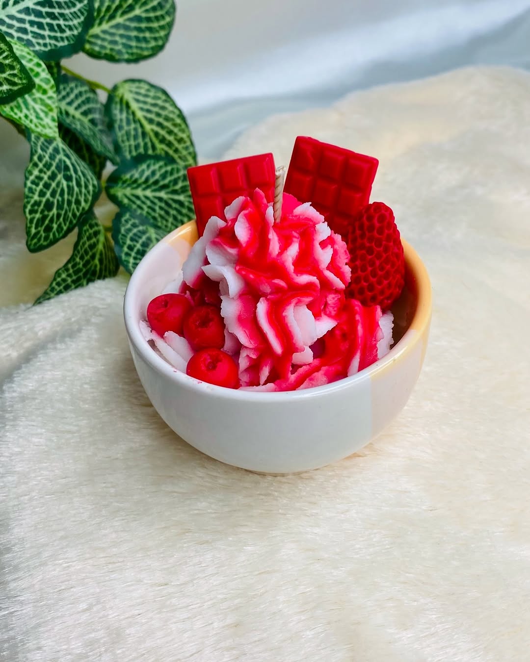 Indulge in the luxurious aroma of ripe strawberries and airy whipped cream with the Strawberry Delight Candle..