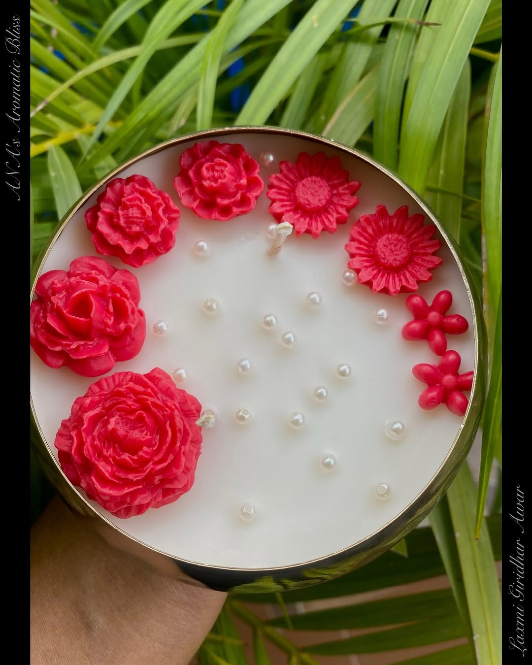 Urli Candle 
Fragrance : Lavender 
Size : 4 inches